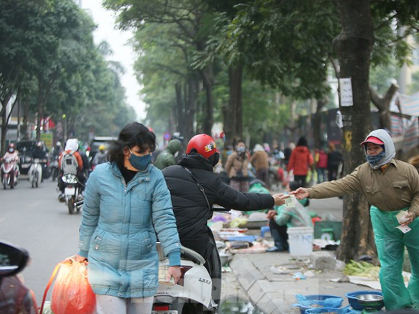 Hà Nội tái diễn 'chợ cóc' tự phát khi Tết Nguyên đán cận kề