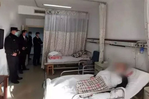 Cãi nhau với bác sĩ, gia đình ba người kéo nhau vào bệnh viện 'ăn dầm ở dề' suốt 6 năm không chịu đi
