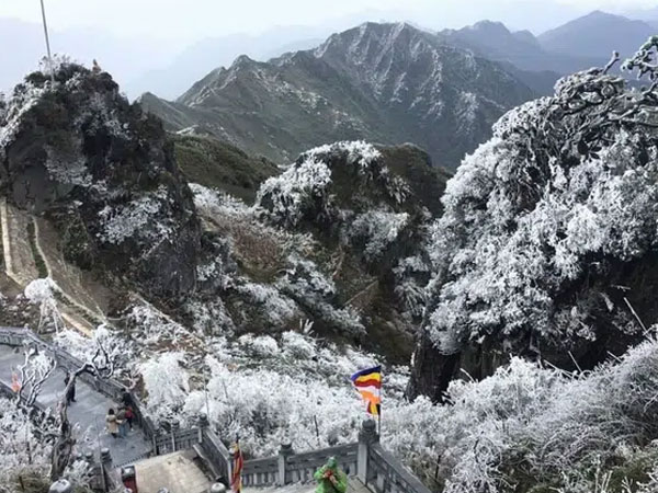 Miền núi phía Bắc chuẩn bị đón mưa tuyết lần đầu tiên trong năm, Hà Nội chuyển lạnh sâu từ ngày mai