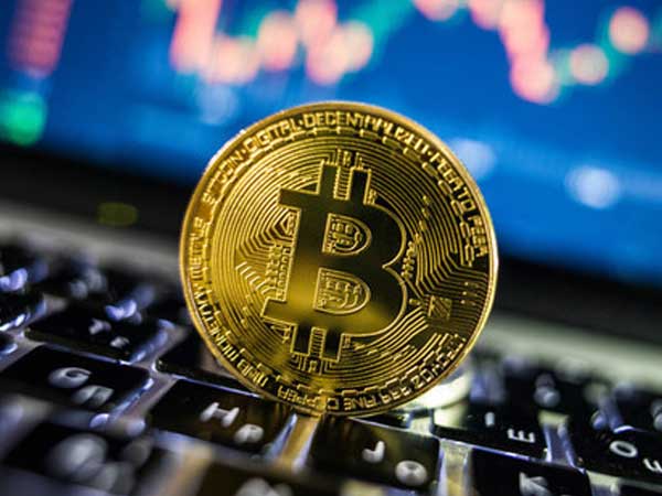 Bitcoin lập kỷ lục mới, tăng vọt lên 34.500 USD