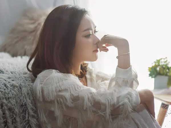 Ngay trong ngày cưới, một cô gái lạ ghé vào tai tiết lộ cho tôi một bí mật tày đình của chồng sắp cưới khiến tôi chao đảo