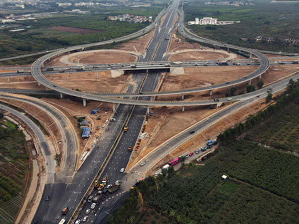 Ảnh: Cận cảnh nút giao hơn 400 tỷ ở cửa ngõ phía Đông thủ đô đang gấp rút hoàn thiện