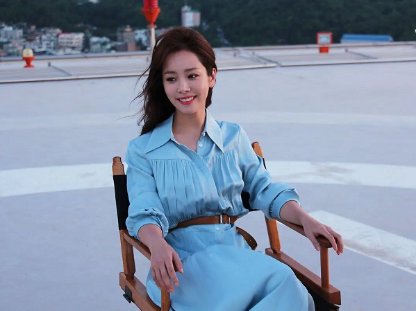Ngoài Song Hye Kyo và Son Ye Jin, Kbiz còn có Han Ji Min đã 38 tuổi mà như đôi mươi, style trẻ xinh từ phim ra đời thực
