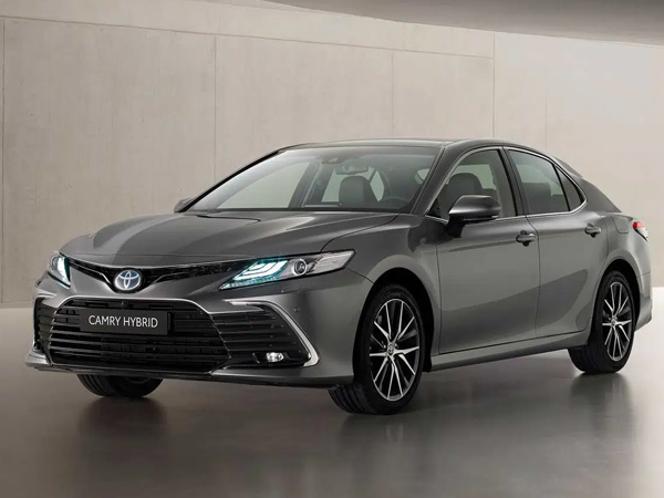 Lộ Toyota Camry 2021 sắp ra mắt Việt Nam: Lần đầu thêm bản Sport, đe nẹt Mazda6