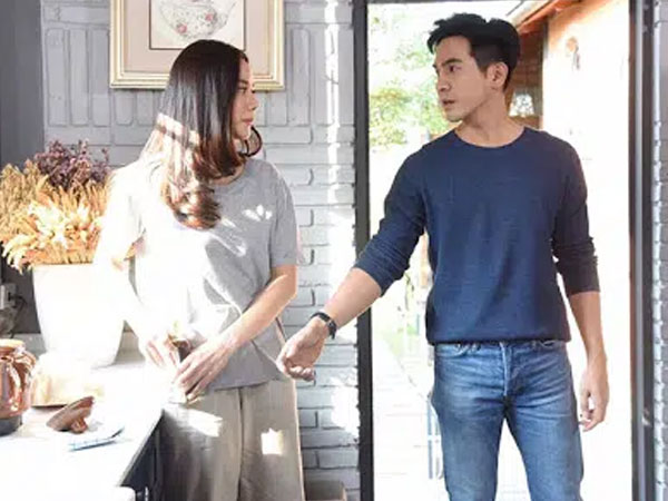Sau 3 năm ly hôn, tình cờ gặp lại vợ cũ trong đám cưới của người bạn và nhận được 1 câu hỏi mà anh chồng bật khóc ngon lành