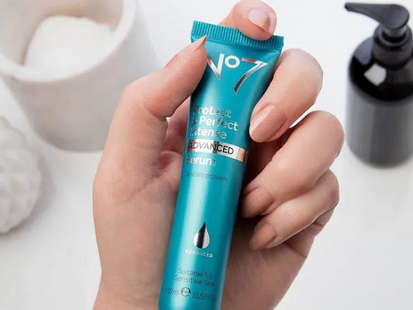 Các bác sĩ dùng 7 sản phẩm này để da không khô đét trong ngày rét đậm, trái lại còn mịn căng với 0% tỳ vết