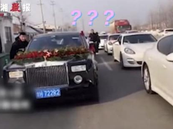 Màn rước dâu đặc biệt 'cưới 1 về 3' gây chú ý mạng xã hội