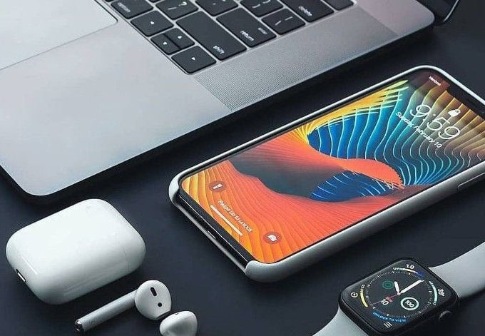 Apple đăng ký bằng sáng chế cho phép sử dụng MacBook để sạc không dây cho iPhone và Apple Watch