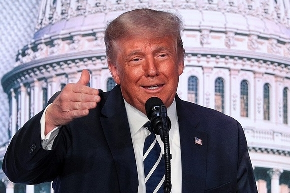 Facebook, Twitter khóa tài khoản của tổng thống Trump
