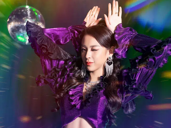 Phí Phương Anh đi hát: Netizen sốc vì ngang phè, vũ đạo như tập thể dục, thế là showbiz Việt có 'Chi Pu thứ hai'!
