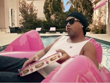 Hậu tù tội, Ronaldinho phục sinh và ngày càng rực rỡ