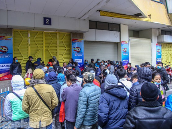 'Biển người' săn vé xem Siêu cúp Quốc gia