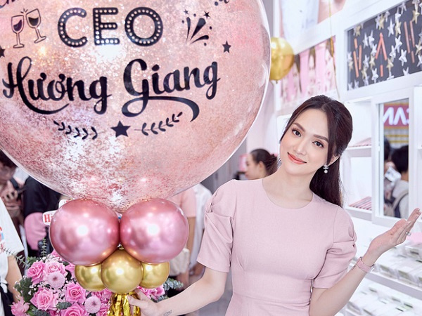 Công ty mỹ phẩm do Hương Giang làm CEO bị chỉ trích vì lợi dụng nơi linh thiêng để PR, đại diện giải thích liệu có hợp lý?