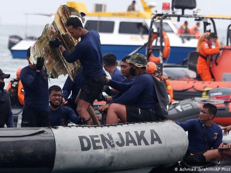 Tiếng nổ xé ngang bầu trời Indonesia: Tuổi thọ máy bay có phải "thủ phạm" chính trong tai nạn thảm khốc?