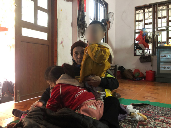 Nghi vấn xung quanh việc 2 cháu nhỏ bị bỏ rơi giữa thời tiết 10 độ C ở Hà Nội kèm bức thư 'bố mẹ chết rồi, ai nhặt được xin nuôi hộ'