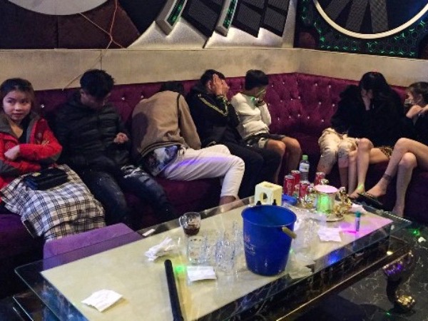 Phát hiện 47 thanh niên sử dụng ma túy tại quán karaoke phố huyện