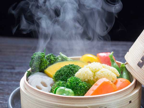 Cách ăn tiệc vừa thoải mái vừa có lợi cho sức khỏe