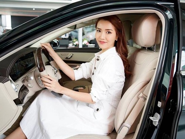 Bóc giá xế hộp màu xanh diệp lục độc lạ của giọng ca 'Bùa yêu' Bích Phương