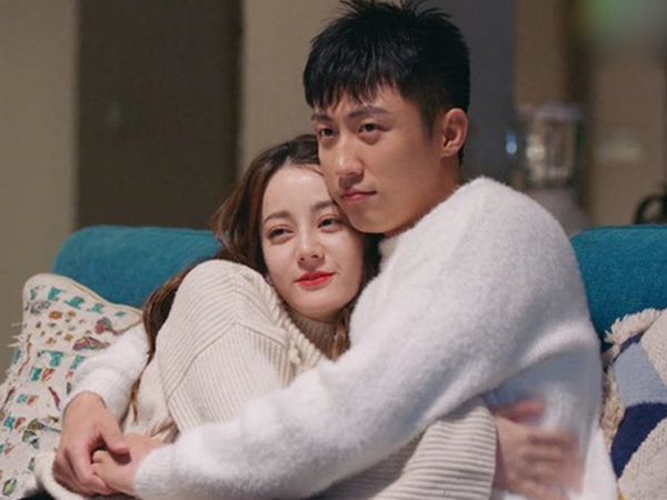 Biến căng: Địch Lệ Nhiệt Ba bị tình cũ của Hoàng Cảnh Du 'đâm lén' sau lưng, tung tin là tiểu tam giật bồ?