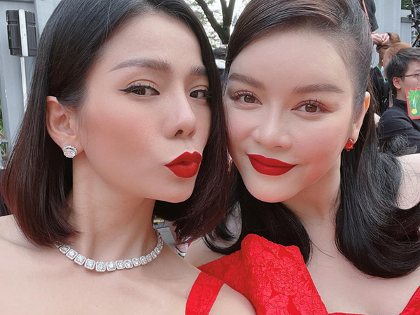 Hai 'chị đại' Vbiz Lệ Quyên - Lý Nhã Kỳ đọ sắc trong một khung hình, dân tình cảm thán: Bức ảnh phát ra tiếng kim cương, hột xoàn đây rồi!