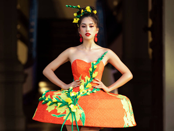 Hoa hậu Tiểu Vy hóa thiên thần mùa Xuân đẹp ngất ngây, khoe thần thái xuất sắc cùng đôi chân thẳng tắp