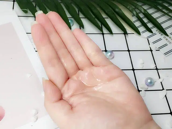 Vỗ toner trực tiếp lên da lãng phí mà 'tốn công vô ích', đây mới là cách dùng biến da căng khô nứt nẻ thành căng mịn chỉ sau 1 tuần
