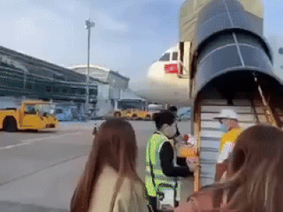 'Lần đầu ngồi máy bay do người yêu lái' gây sốt TikTok vì bồ cơ trưởng quá xịn, trend này có thách cũng không đu nổi