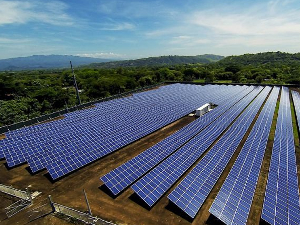 Thấy gì qua việc các công ty Thái Lan "tất bật" mua dự án điện mặt trời của Việt Nam?