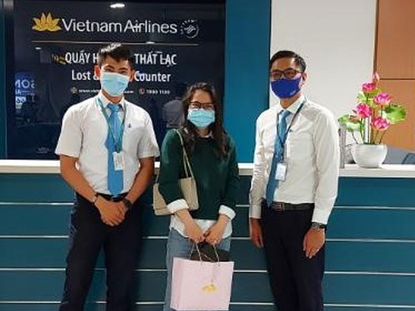 Nữ khách đánh rơi nhẫn kim cương trên máy bay từ TP HCM đi Hà Nội