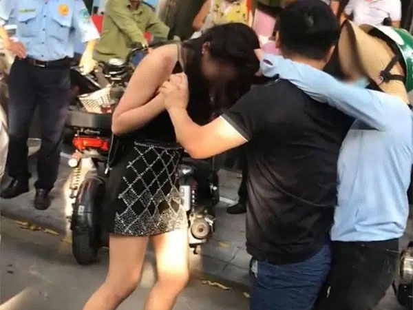 Thật bất ngờ: Cô gái được cho là 'Tuesday' bị đánh ghen ầm ĩ trên phố Lý Nam Đế đã Nam tiến, trở thành người mẫu với diện mạo quá khác biệt!?