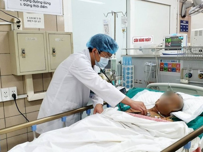 Uống nhầm tinh dầu quế, cụ ông 70 tuổi bị ngộ độc nặng
