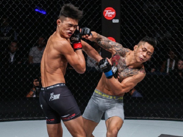 Cao thủ MMA người Mỹ gốc Trung Quốc đã thua cay đắng trước võ sĩ gốc Việt như thế nào?