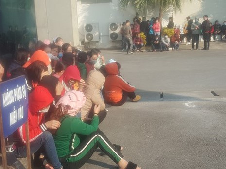 Hàng nghìn công nhân ngừng việc vì công ty cắt thưởng tháng lương 13