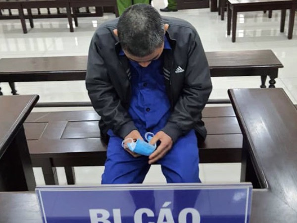 Cuồng ghen sinh ảo giác, chồng sát hại vợ ngày trước mặt con