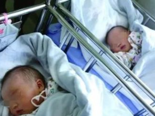 Hai chị em sinh đôi mang thai cùng lúc, sinh cùng ngày, hai đứa con giống nhau một cách kỳ lạ, xét nghiệm ADN mới phát hiện sự thật khó tin