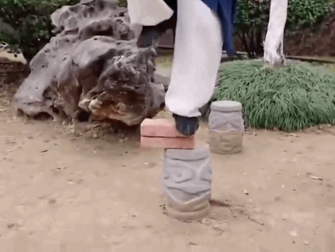 Video: Cao thủ phái Võ Đang ngã chổng vó khi biểu diễn công phu 'dị'