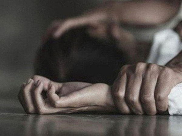 Khởi tố nhân viên nhà sách xâm hại bé gái 7 tuổi