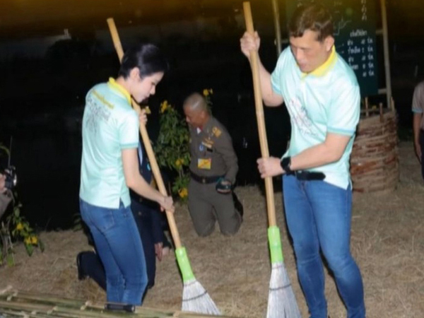 Vua Thái đưa Hoàng quý phi đi thăm nhà tù