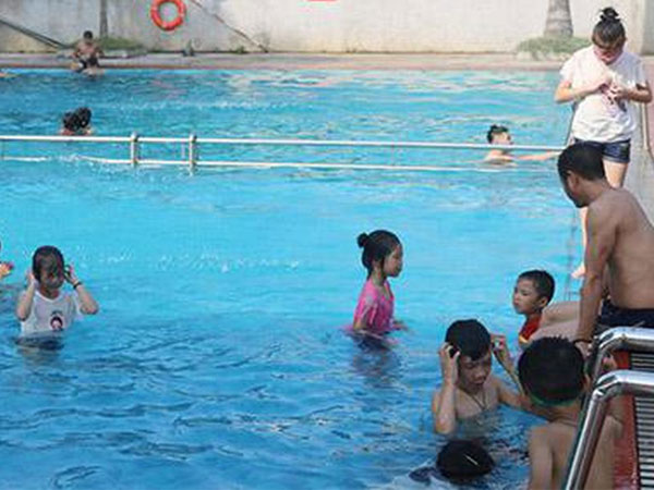 Đi ngoại khóa với trường, học sinh lớp 4 bị đuối nước, suy hô hấp, tổn thương não nguy kịch