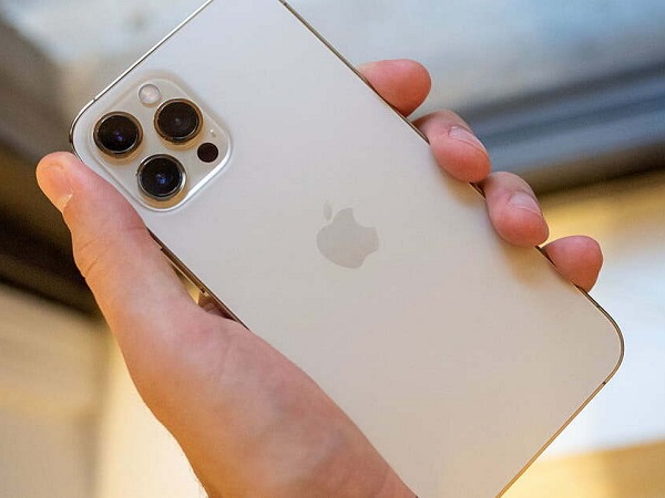 iPhone 12 Pro Max liên tục 'cháy hàng'