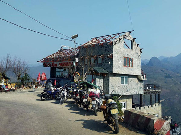 'Bề thế' hơn sau cải tạo, công trình Panorama Mã Pì Lèng tiếp tục phải dỡ mái ngói, hạ độ cao
