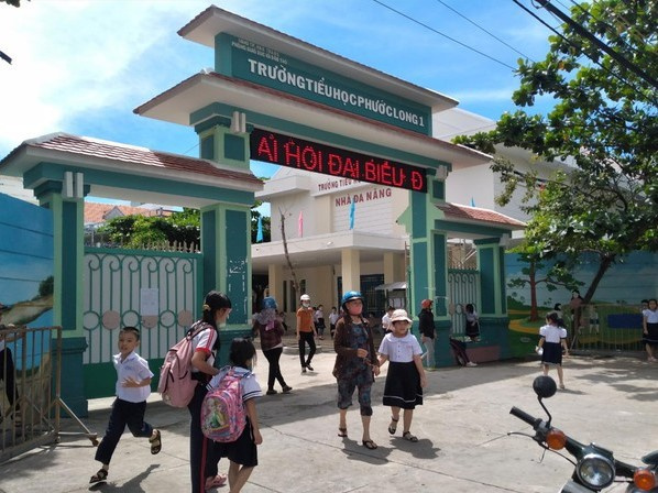 Đề nghị kỷ luật hiệu trưởng trường tiểu học bớt thức ăn của hơn 900 học sinh