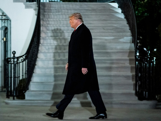 Trump phẫn nộ vì 'đơn thương độc mã' cuối nhiệm kỳ