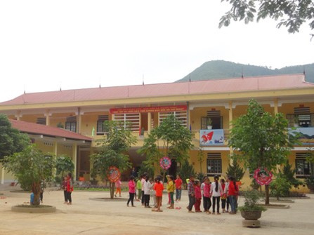 100 học sinh nhập viện nghi ngộ độc khi ăn thực phẩm của đoàn từ thiện