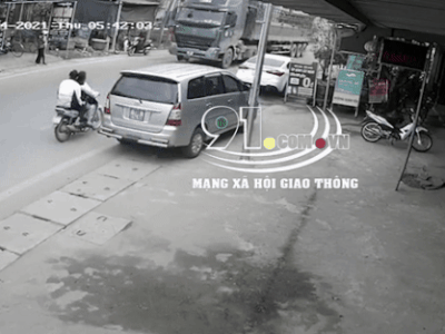CLIP: Xe bồn tông kinh hoàng vào 2 xe máy khiến 2 người thiệt mạng, một người nguy kịch