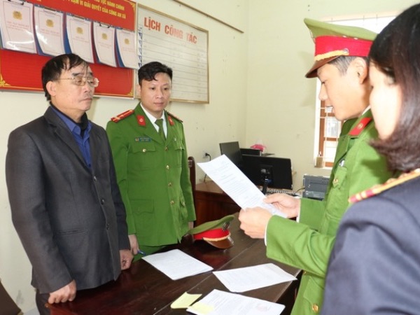 Khởi tố 3 cán bộ xã khai khống, ăn chặn tiền hỗ trợ thiên tai