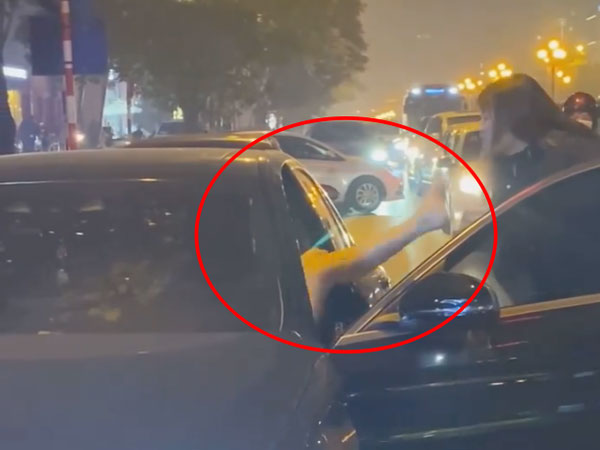 Người vợ chặn xe Mercedes của 'tiểu tam' giữa phố Hà Nội lên tiếng: Chồng tôi muốn dứt thì cô ấy lại khóc lóc, quỳ xuống