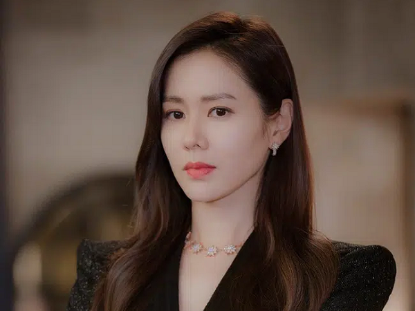 Song Hye Kyo, Jun Ji Hyun gây tranh cãi khi được truyền thông xứ Hàn khen ngợi hết lời trong khi Son Ye Jin bị bỏ quên