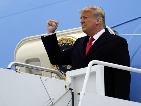 Trump muốn bắn 21 phát đại bác khi rời Nhà Trắng