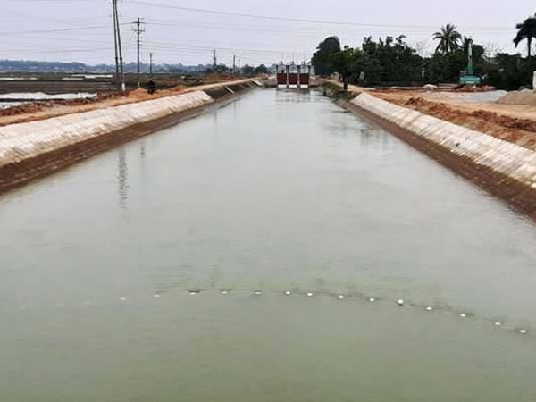 Giăng lưới tìm kiếm bé trai 9 tuổi rơi xuống sông